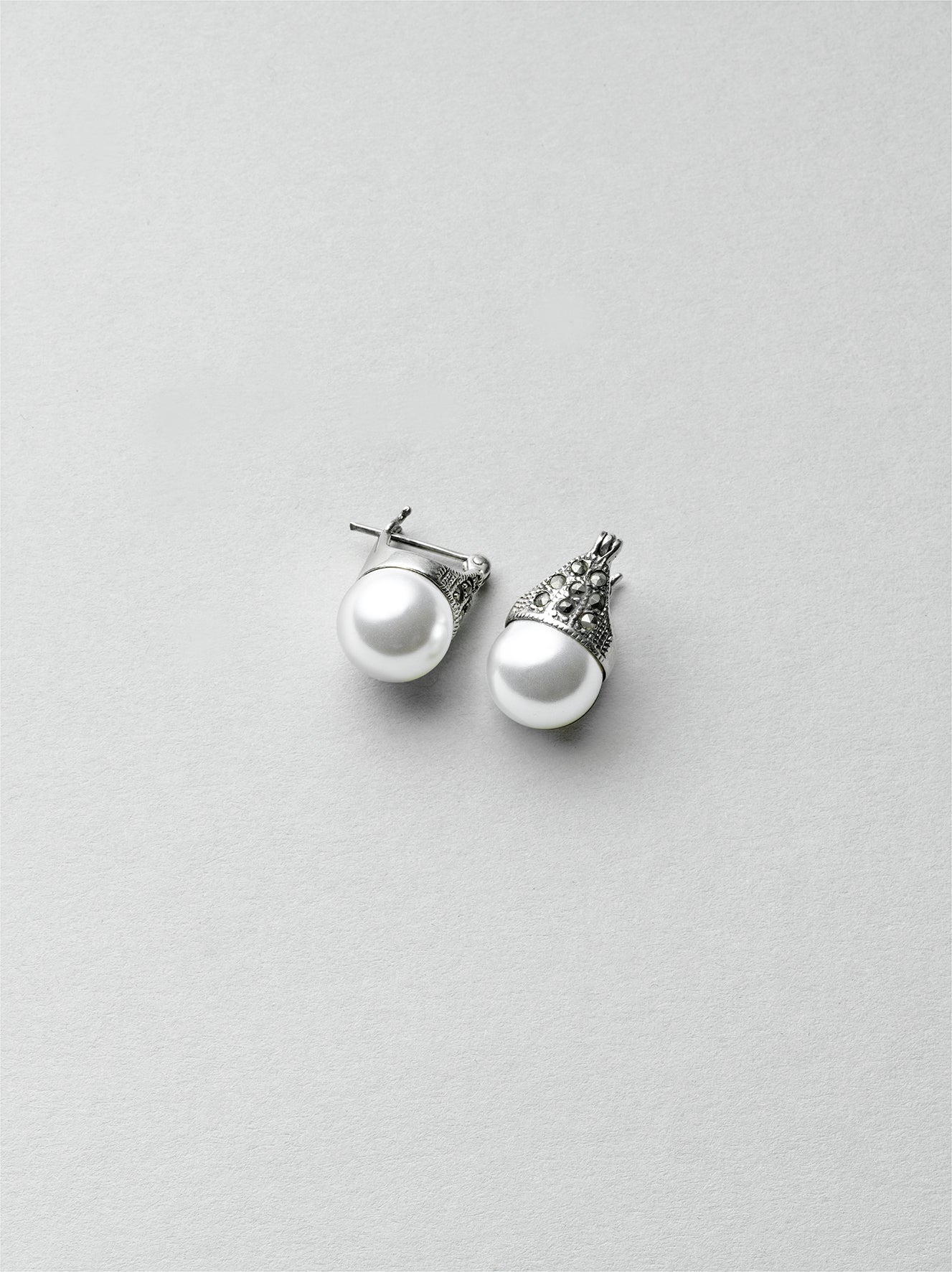 Round Shell Pearl Drop Earring