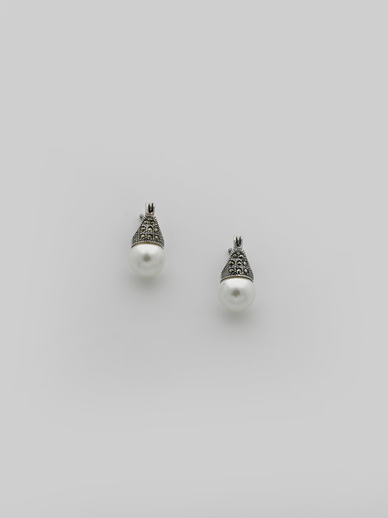 Round Shell Pearl Drop Earring